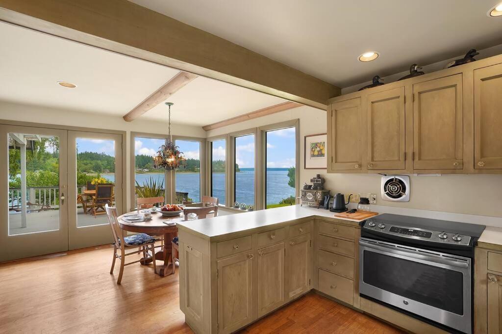 Murden Cove Waterfront Retreat: 3Br Oasis & Kayaks Villa Bainbridge Island Exterior photo